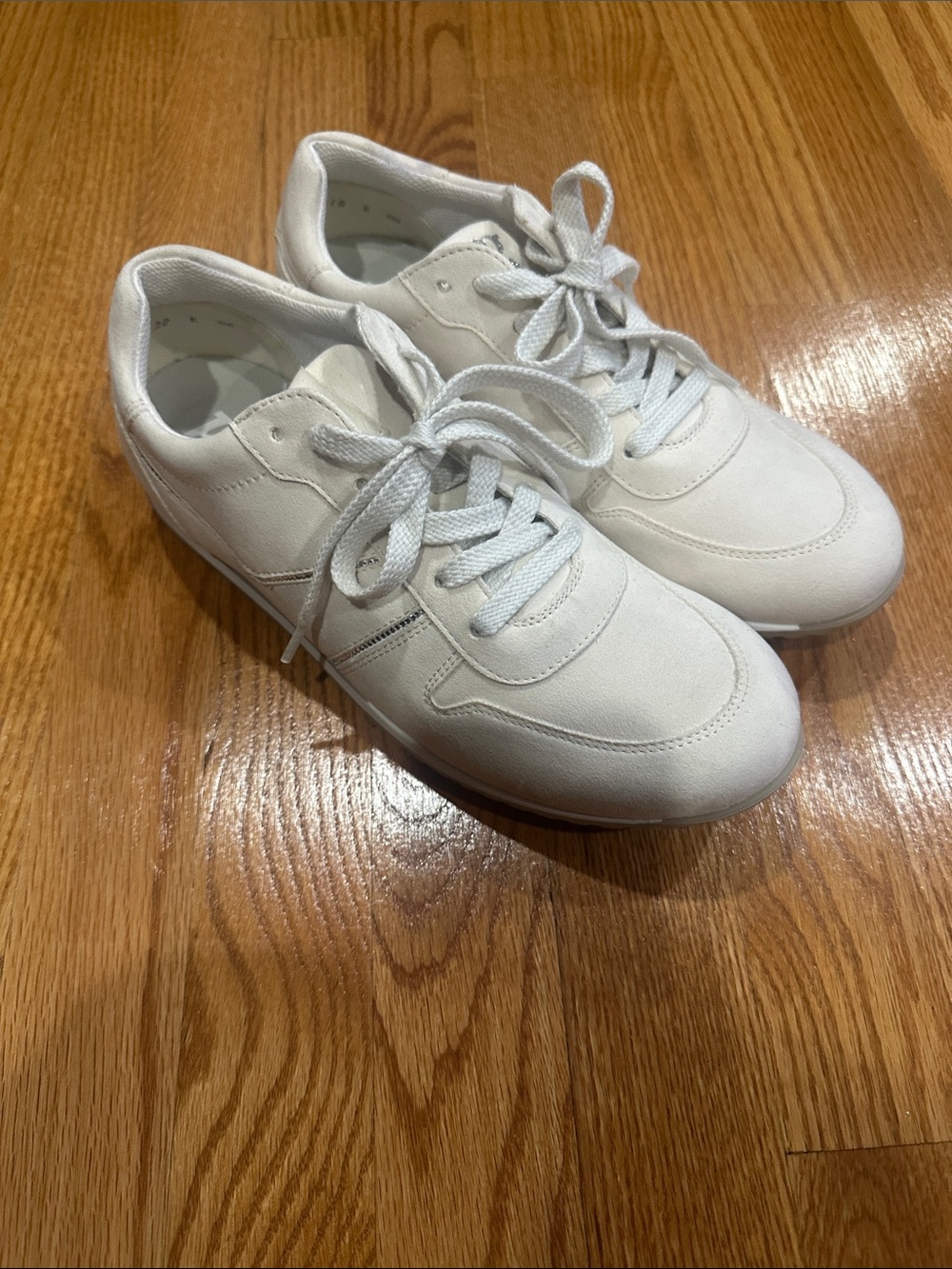 Women sneaker